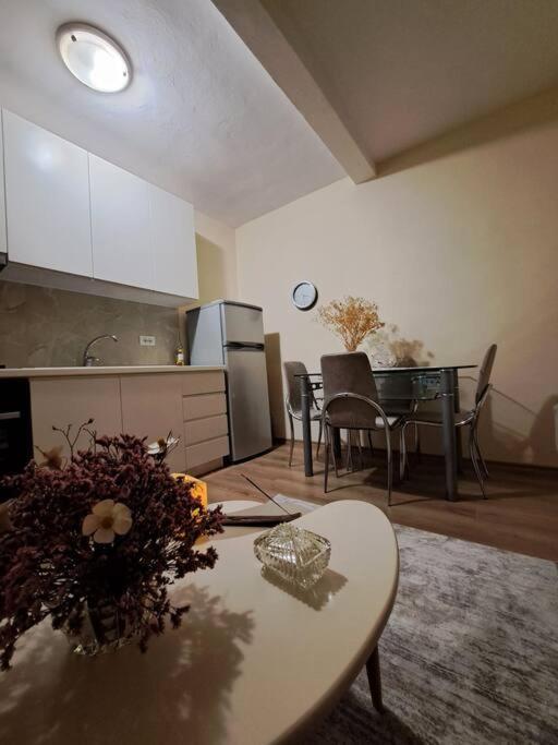 Quiet, Cozy, Luminous Apartment Tirana Exterior foto